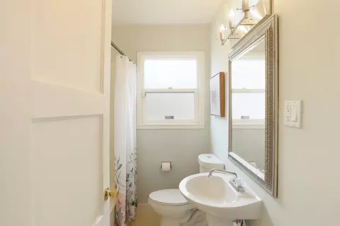 Bath - 219 W 22nd St, Tracy, CA 95376 photo 1 of 1