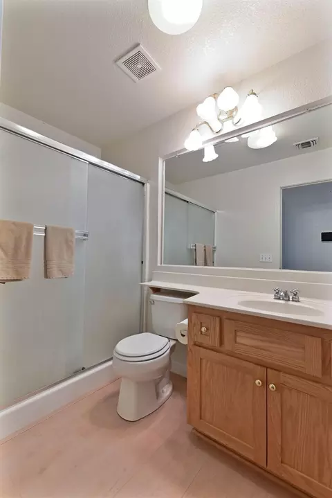 Bath - 2008 Centennial Ct, Modesto, CA 95357 photo 1 of 7