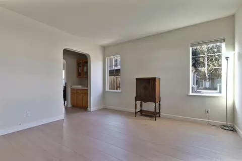 Living - 2008 Centennial Ct, Modesto, CA 95357 photo 2 of 7