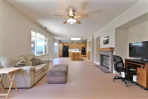 Living - 2008 Centennial Ct, Modesto, CA 95357 photo 7 of 7