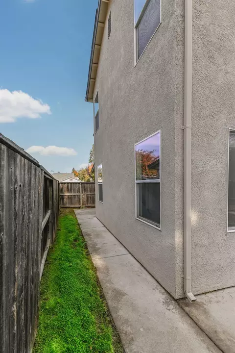 Exterior - 2008 Centennial Ct, Modesto, CA 95357 photo 15 of 16