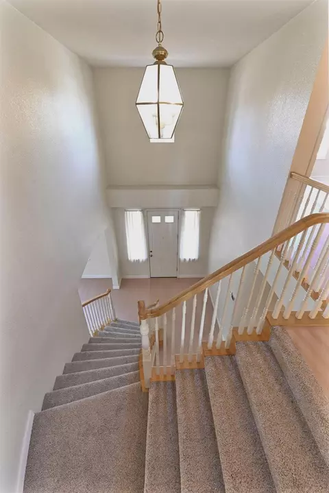 Entry Way - 2008 Centennial Ct, Modesto, CA 95357 photo 3 of 8