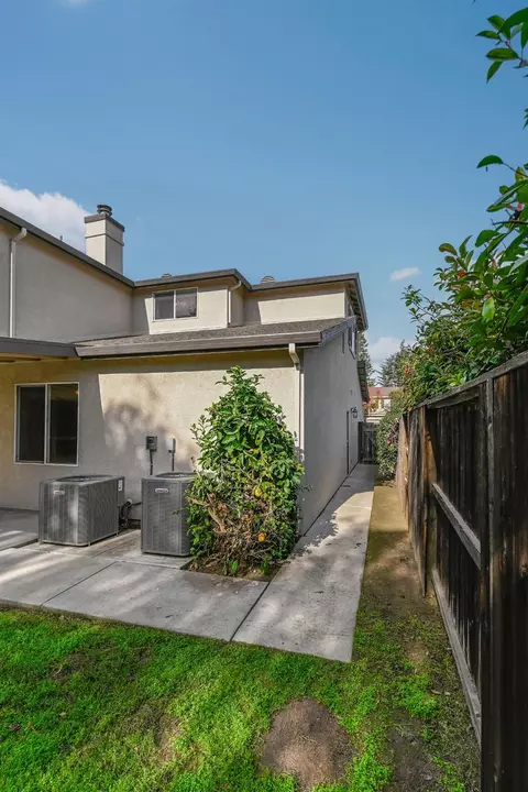 Exterior - 2008 Centennial Ct, Modesto, CA 95357 photo 16 of 16