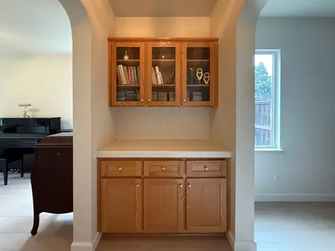 Entry Way - 2008 Centennial Ct, Modesto, CA 95357 photo 5 of 8