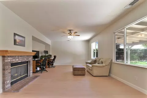 Living - 2008 Centennial Ct, Modesto, CA 95357 photo 4 of 7