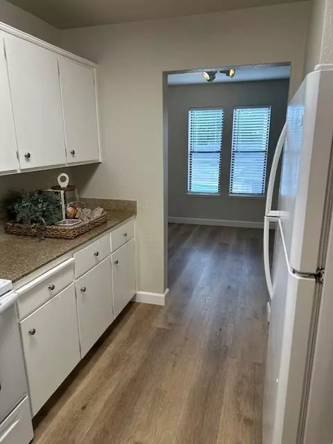 Kitchen - 2401 Eilers Ln #804, Lodi, CA 95242 photo 1 of 2