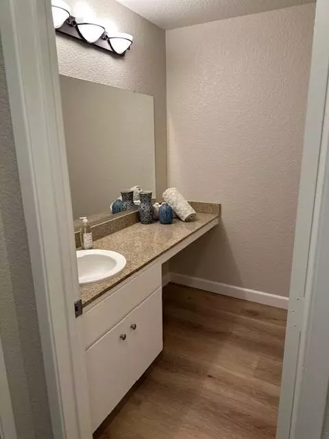 Bath - 2401 Eilers Ln #804, Lodi, CA 95242 photo 1 of 2