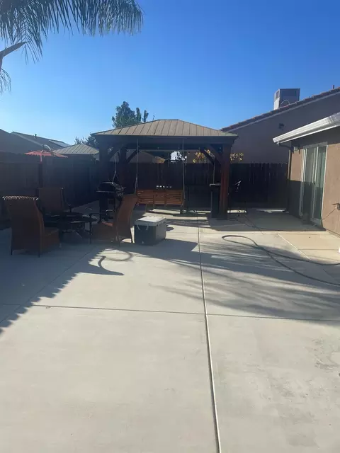 Exterior - 486 E San Pedro St, Merced, CA 95341 photo 5 of 7