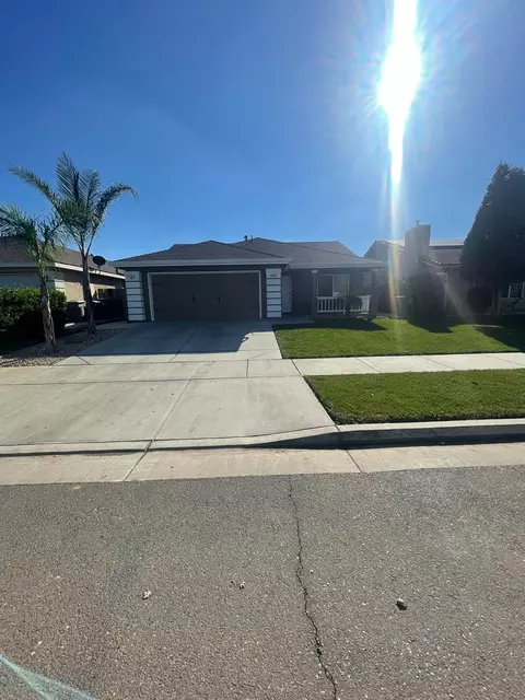 Exterior - 486 E San Pedro St, Merced, CA 95341 photo 2 of 7