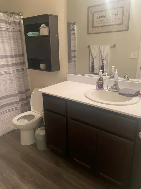 Bath - 486 E San Pedro St, Merced, CA 95341 photo 1 of 2