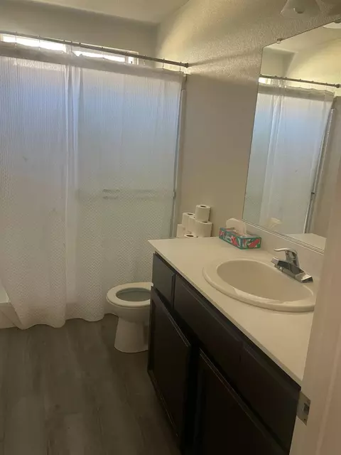 Bath - 486 E San Pedro St, Merced, CA 95341 photo 2 of 2