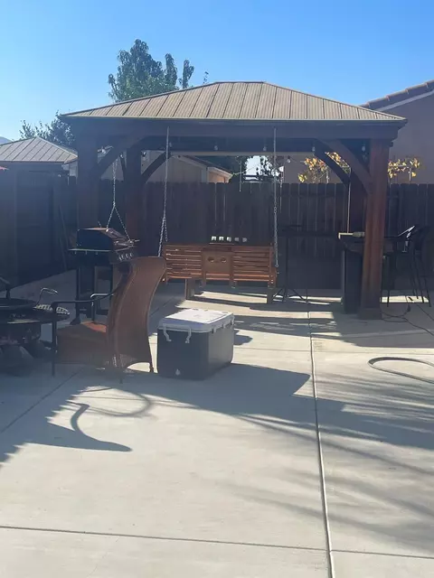Exterior - 486 E San Pedro St, Merced, CA 95341 photo 4 of 7
