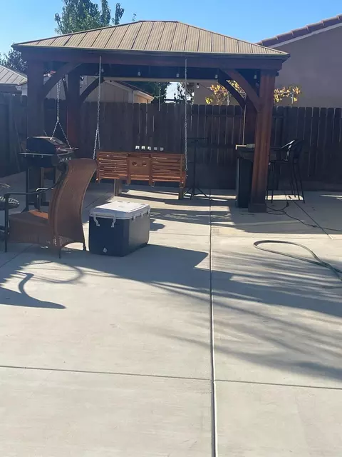 Exterior - 486 E San Pedro St, Merced, CA 95341 photo 3 of 7