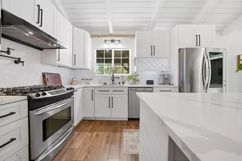 Kitchen - 20066 Dawn Ridge Dr, Jackson, CA 95642 photo 2 of 5