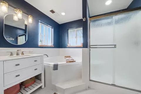 Bath - 20066 Dawn Ridge Dr, Jackson, CA 95642 photo 1 of 3