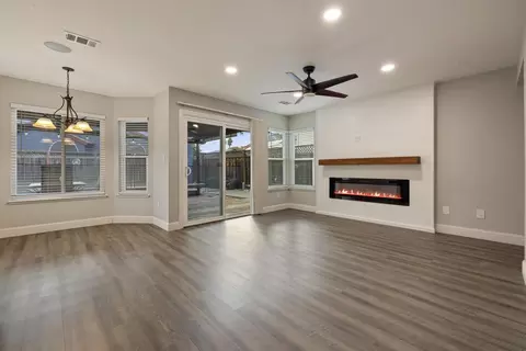 Living - 1420 Harvest Ln, Tracy, CA 95376 photo 4 of 5