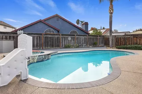 Exterior - 1420 Harvest Ln, Tracy, CA 95376 photo 5 of 8