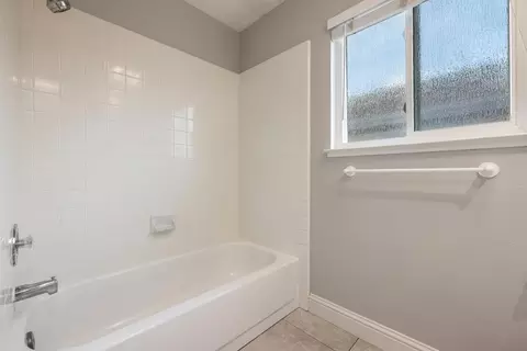 Bath - 1420 Harvest Ln, Tracy, CA 95376 photo 5 of 5