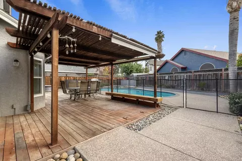 Exterior - 1420 Harvest Ln, Tracy, CA 95376 photo 3 of 8
