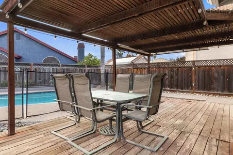 Exterior - 1420 Harvest Ln, Tracy, CA 95376 photo 4 of 8