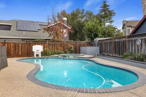 Exterior - 1420 Harvest Ln, Tracy, CA 95376 photo 6 of 8