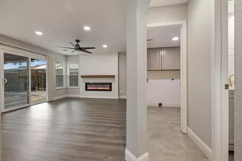 Entry Way - 1420 Harvest Ln, Tracy, CA 95376 photo 3 of 5