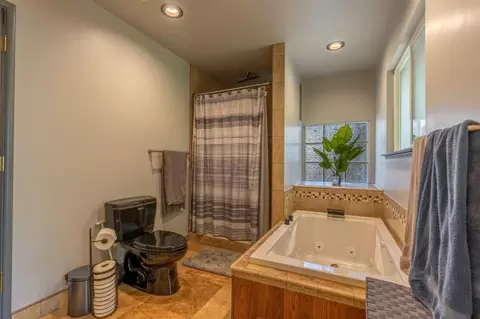 Bath - 1305 River Rd, Modesto, CA 95351 photo 3 of 3