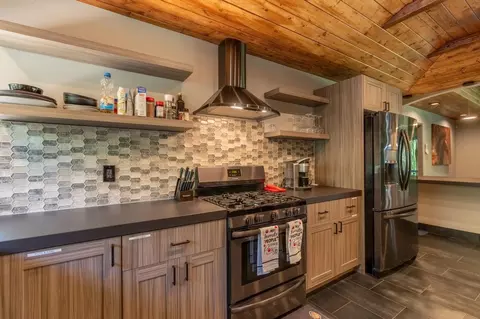 Kitchen - 1305 River Rd, Modesto, CA 95351 photo 3 of 5