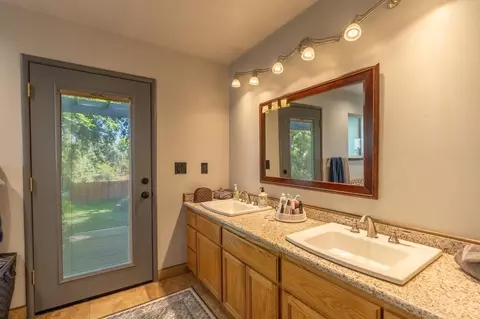 Bath - 1305 River Rd, Modesto, CA 95351 photo 2 of 3