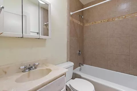 Bath - 5236 Marconi Ave, Carmichael, CA 95608 photo 2 of 2