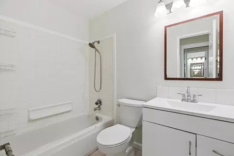 Bath - 1412 Silverado Dr, Modesto, CA 95356 photo 1 of 3