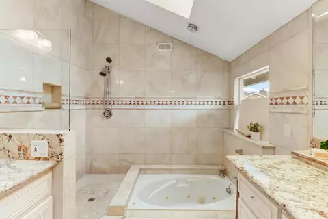 Bath - 1761 Park Place Dr, Carmichael, CA 95608 photo 6 of 8
