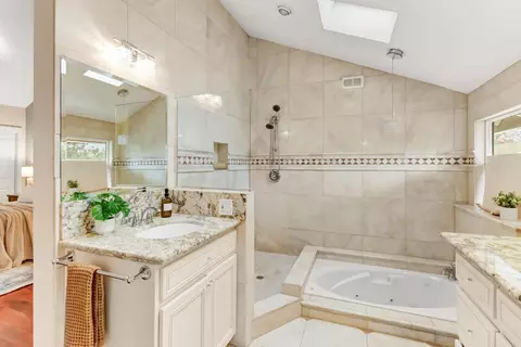 Bath - 1761 Park Place Dr, Carmichael, CA 95608 photo 4 of 8