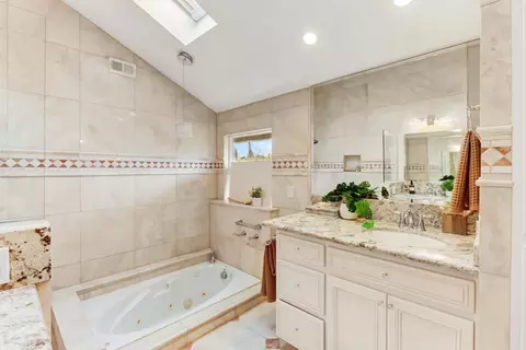 Bath - 1761 Park Place Dr, Carmichael, CA 95608 photo 5 of 8