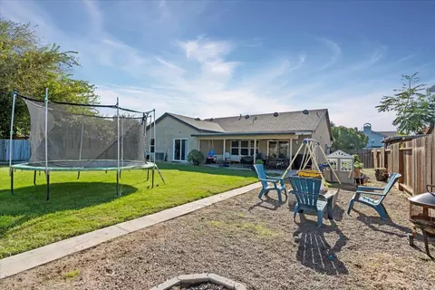 Exterior - 1725 Stonum Rd, Modesto, CA 95351 photo 7 of 9