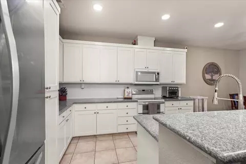 Kitchen - 1725 Stonum Rd, Modesto, CA 95351 photo 3 of 3