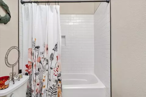 Bath - 1725 Stonum Rd, Modesto, CA 95351 photo 4 of 4