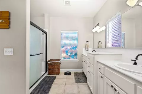 Bath - 1725 Stonum Rd, Modesto, CA 95351 photo 1 of 4