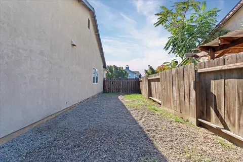 Exterior - 1725 Stonum Rd, Modesto, CA 95351 photo 6 of 9