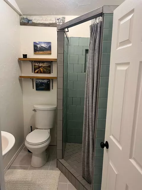 Bath - 177 Higgins Ave, Gridley, CA 95948 photo 5 of 11