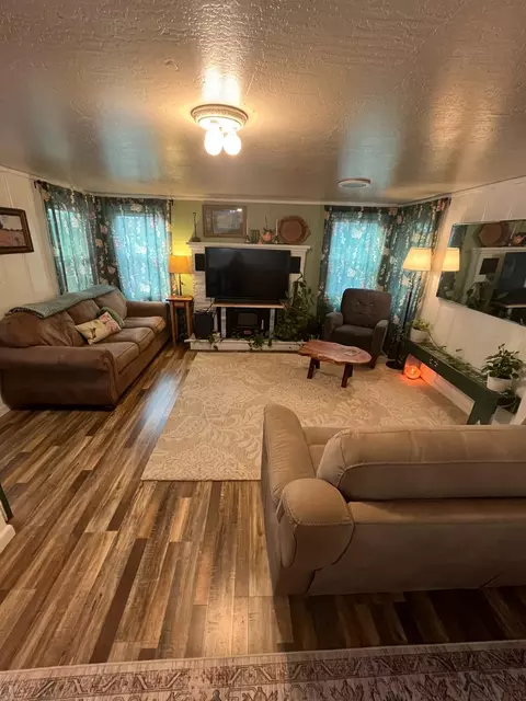Living - 177 Higgins Ave, Gridley, CA 95948 photo 1 of 6