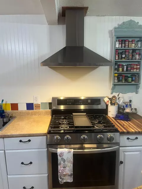 Kitchen - 177 Higgins Ave, Gridley, CA 95948 photo 5 of 6