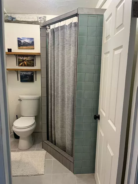 Bath - 177 Higgins Ave, Gridley, CA 95948 photo 10 of 11