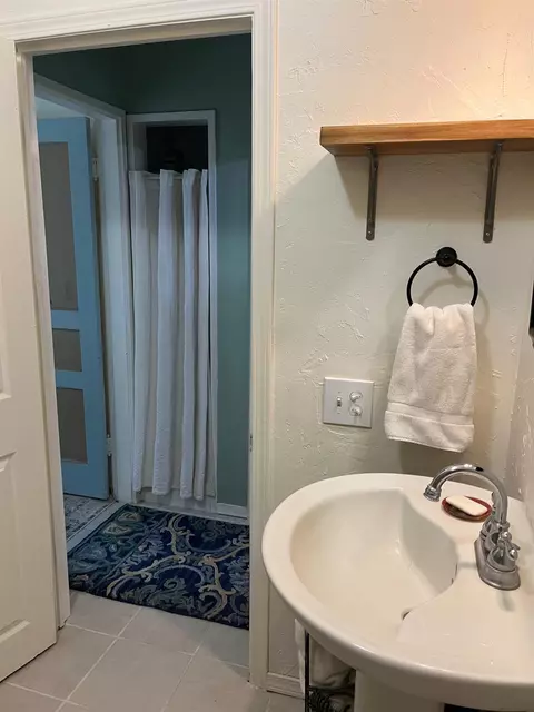 Bath - 177 Higgins Ave, Gridley, CA 95948 photo 6 of 11