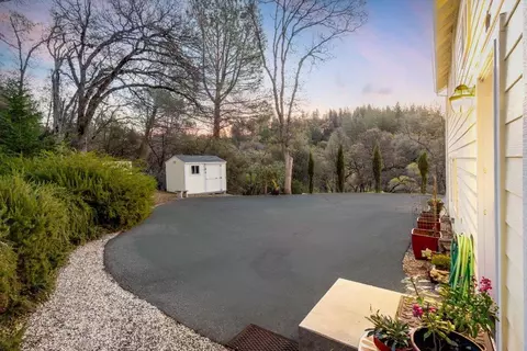 Exterior - 20114 Tiger Tail Rd, Grass Valley, CA 95949 photo 10 of 27
