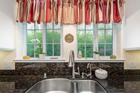 Kitchen - 20114 Tiger Tail Rd, Grass Valley, CA 95949 photo 4 of 5