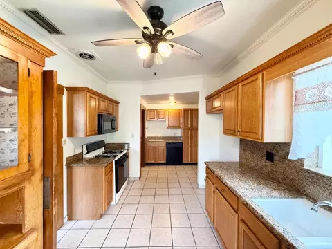 Kitchen - 301 S 3rd St, Patterson, CA 95363 photo 3 of 4