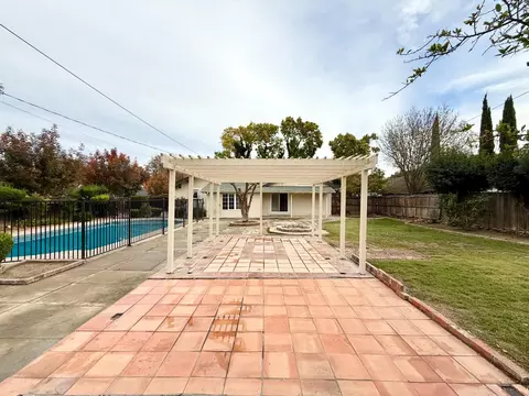 Exterior - 301 S 3rd St, Patterson, CA 95363 photo 9 of 9