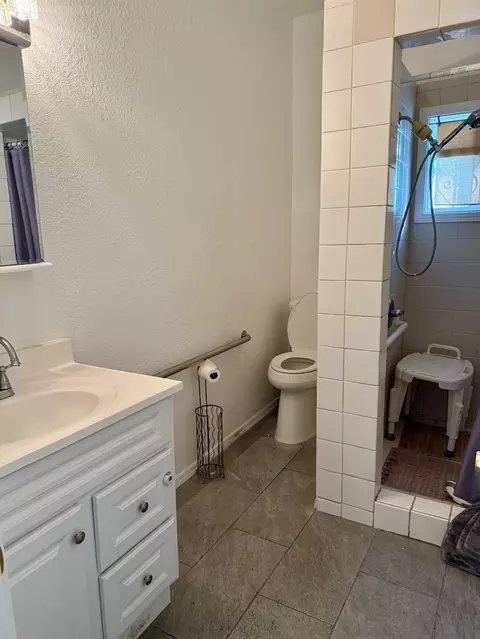 Bath - 641 9th St, Richmond, CA 94801 photo 2 of 2