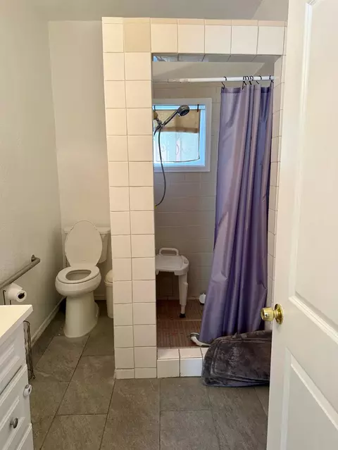 Bath - 641 9th St, Richmond, CA 94801 photo 1 of 2
